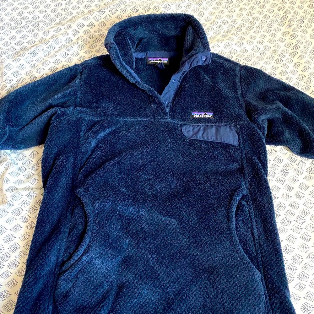 XS navy Patagonia pullover